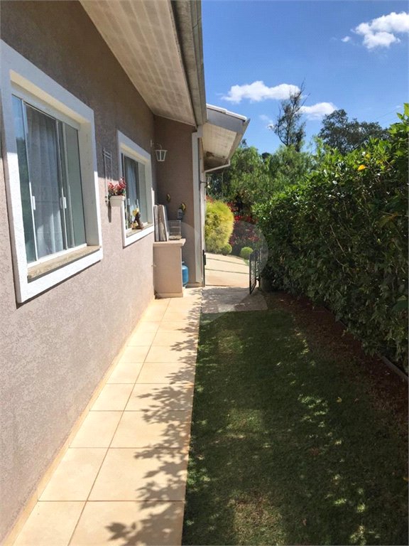 Casa à venda com 4 quartos, sendo 3 suítes, no condomínio Serra da Estrela, Atibaia - SP