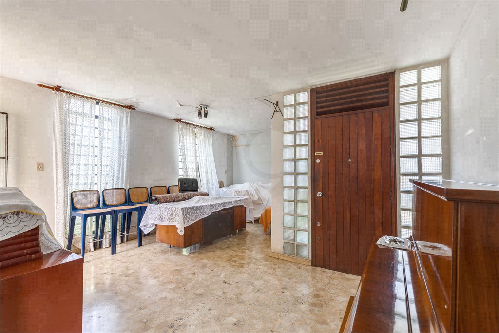 Sobrado à venda com 5 quartos, sendo 2 suítes, em Brooklin, São Paulo, SP