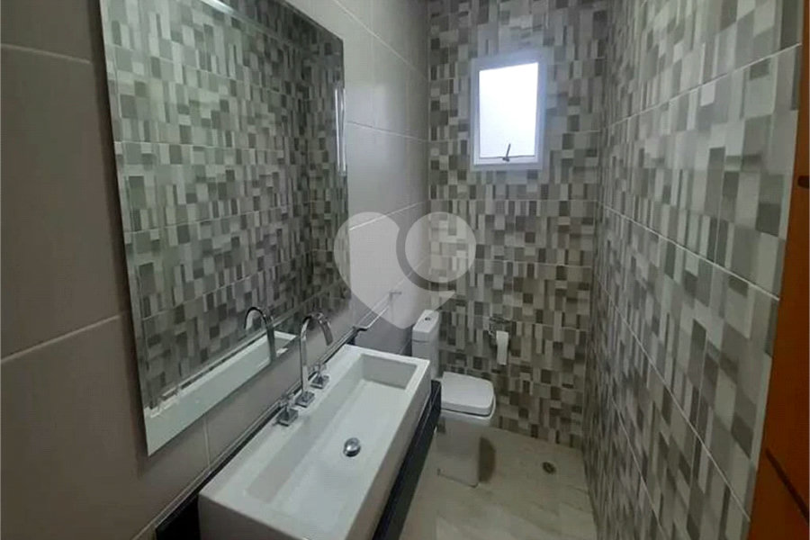 Casa à venda com 3 quartos, sendo 1 suíte, no condomínio Jardim da Montanha I, Mairiporã - SP