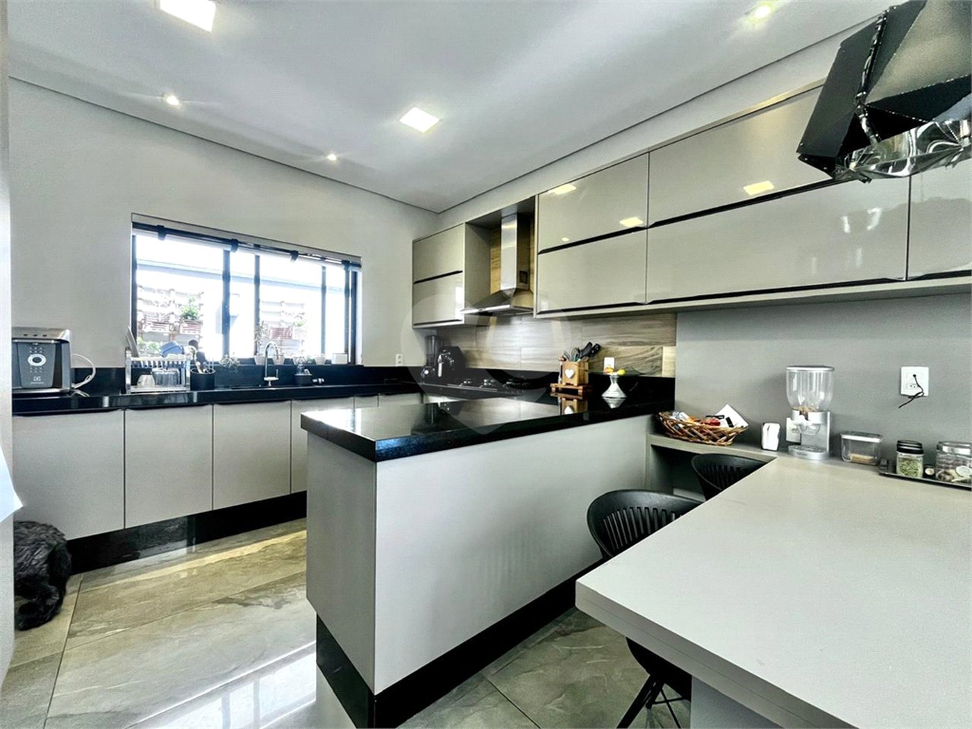 Casa à venda com 3 suítes em Vila Popular, Itapetininga, SP