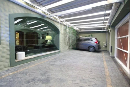 Sobrado a venda na Vila Mariana de 300m² 2 suítes 3 dormitórios 5 vagas