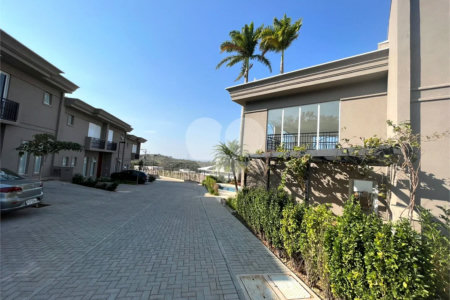 Casa à venda com 3 suítes no condomínio Quinta das Parreiras, Valinhos - SP