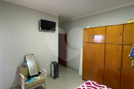 Casa Térrea com 2 dormitórios, sendo 1 suíte.