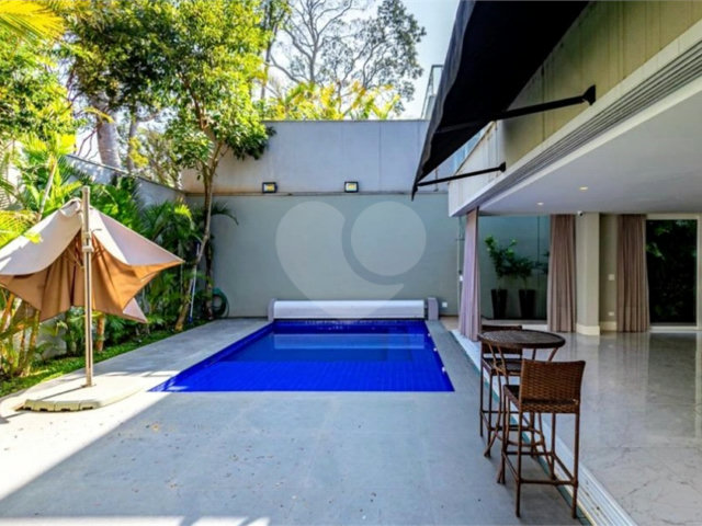 Casa à venda com 4 suítes no condomínio Hípica Garden, São Paulo - SP