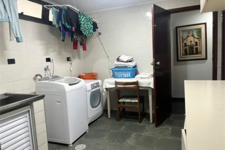 Casa à venda com 4 quartos, sendo 3 suítes, no condomínio Vitoria Regia, São Paulo - SP