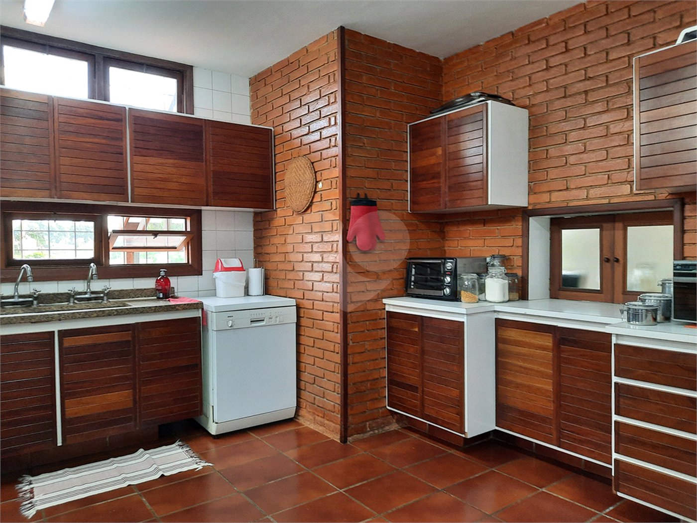 Casa à venda com 6 quartos, sendo 3 suítes, em Morumbi, São Paulo, SP