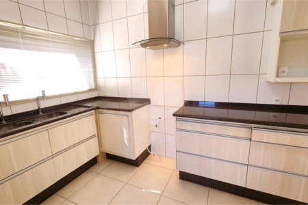 Casa à venda com 3 quartos, sendo 1 suíte, no condomínio Veneto, Araraquara - SP