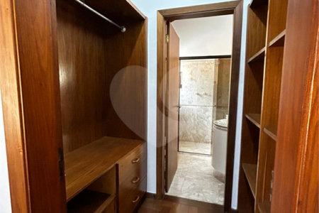 Casa à venda ou para alugar com 4 suítes no condomínio Vilaggio Monte Alegre, São Paulo - SP