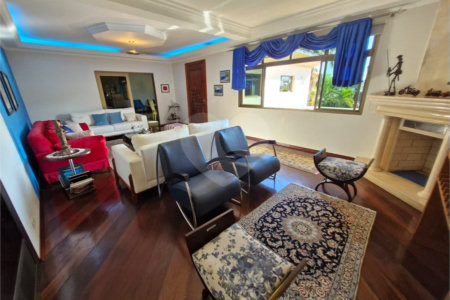 Casa à venda com 4 suítes no condomínio Villa Viana II, Cotia - SP