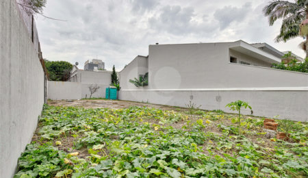 Sobrado à venda com 3 quartos, sendo 1 suíte,  em Alto da Boa Vista, São Paulo, SP