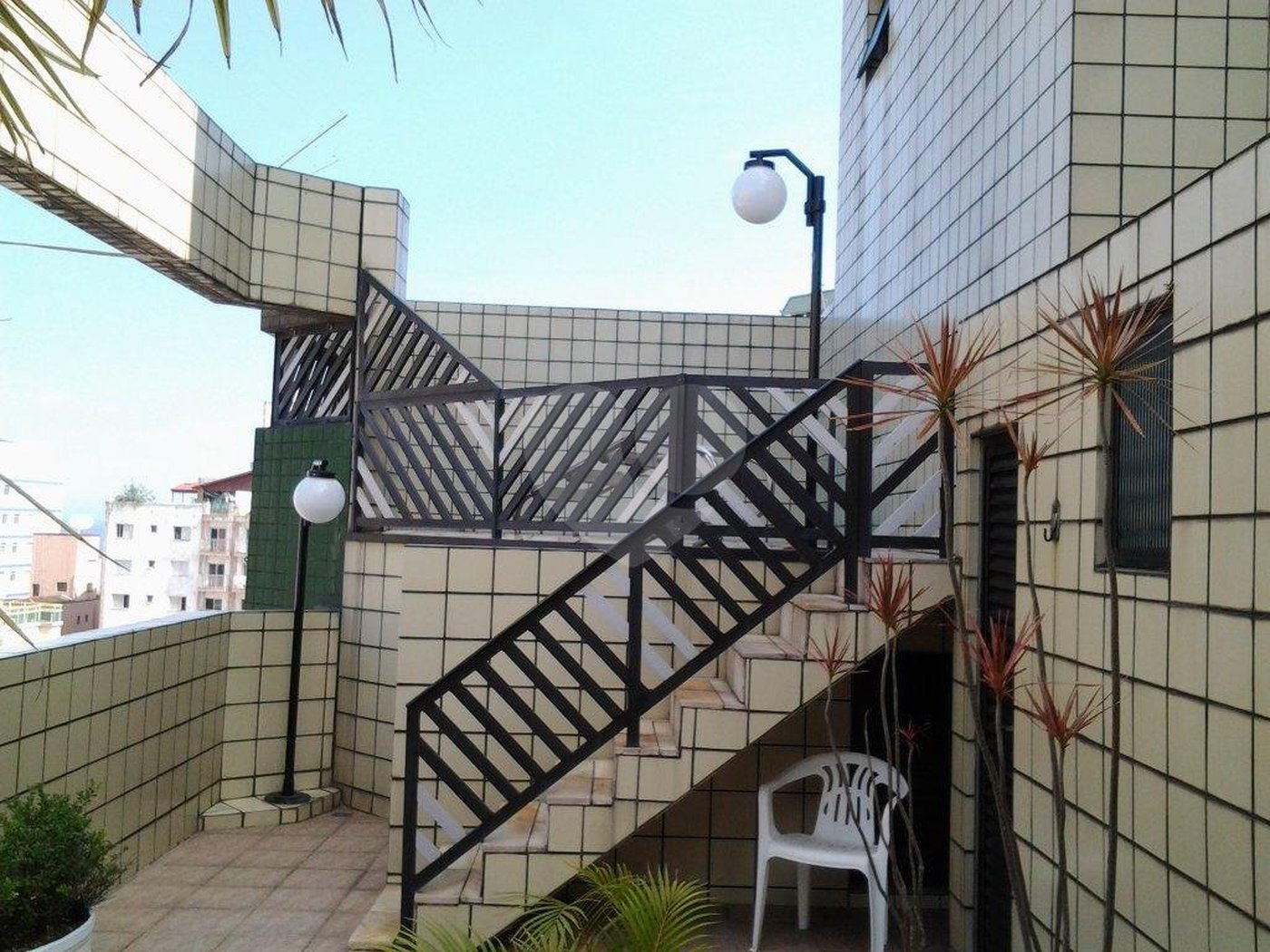 Apartamento à venda com 3 quartos, sendo 2 suítes, em Vila Tupi, Praia Grande, SP