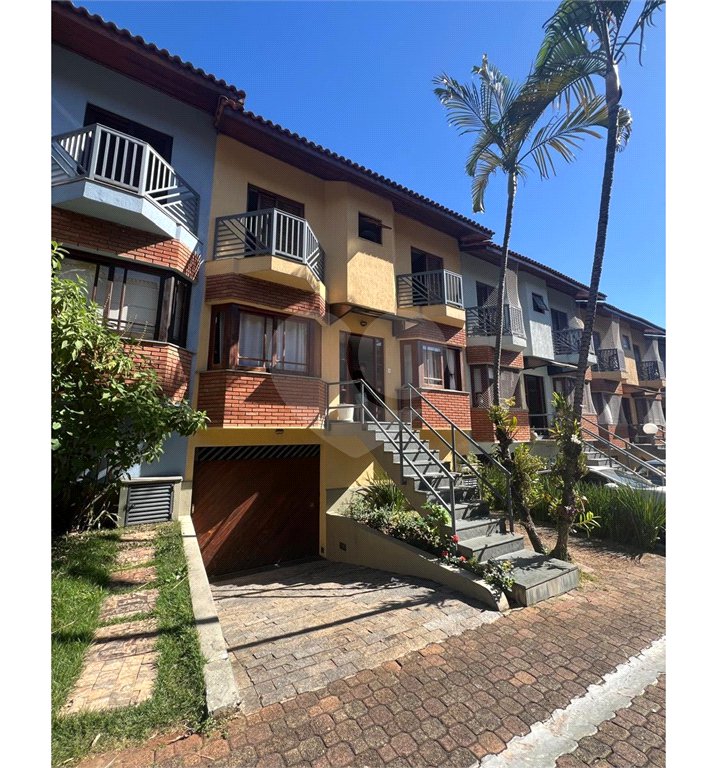 Casa à venda com 3 quartos, sendo 1 suíte, no condomínio Heráclito Graça, São Paulo - SP