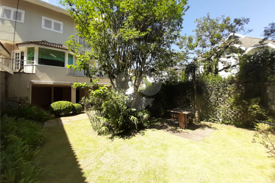 Casa à venda com 3 suítes no condomínio Chácara Francesa, São Paulo - SP