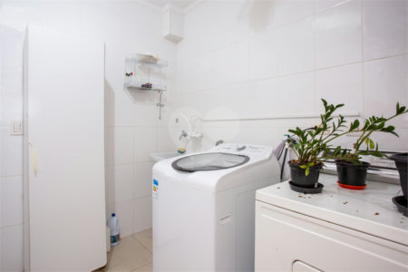 Casa à venda com 3 quartos, sendo 1 suíte, em Mirandópolis, São Paulo, SP