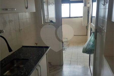 Apartamento à venda com 3 quartos, sendo 1 suíte,  em Vila Olímpia, São Paulo, SP
