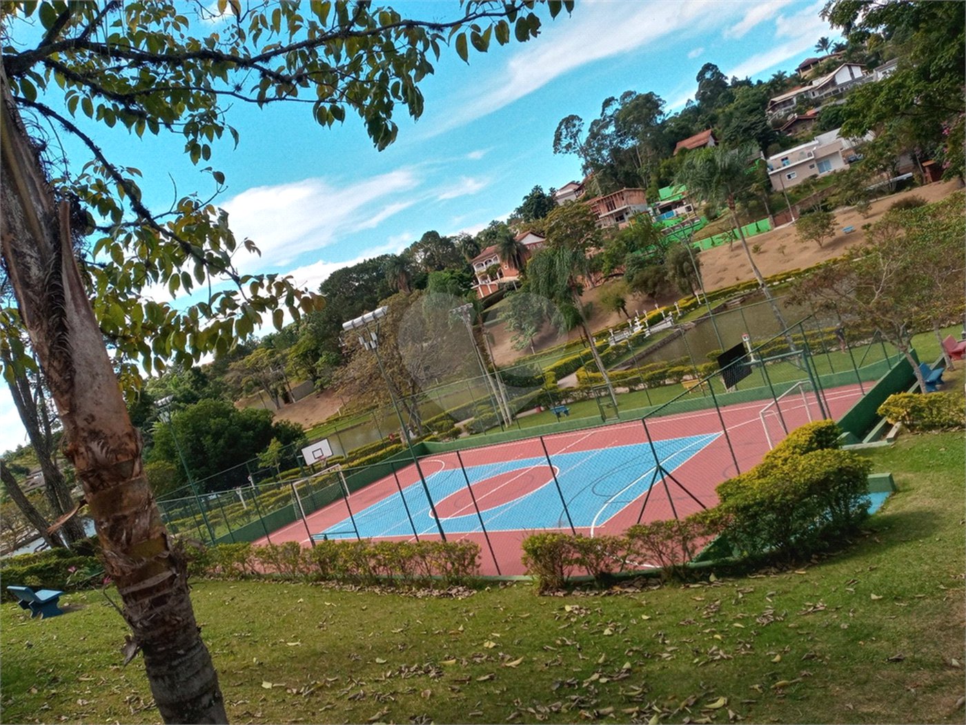 Casa à venda ou para alugar com 3 quartos, sendo 1 suíte, no condomínio Alpes de Caieiras, Caieiras - SP
