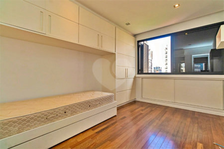 Apartamento à venda com 3 quartos, sendo 1 suíte, em Vila Olímpia, São Paulo, SP