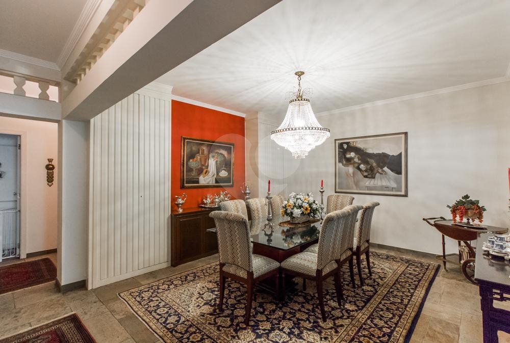 Casa à venda com 5 quartos, sendo 3 suítes, em Alto da Boa Vista, São Paulo, SP