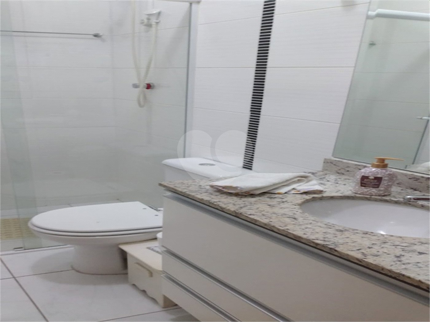 Casa à venda com 3 quartos, sendo 2 suítes, no condomínio Villa's Residencial, São Paulo - SP