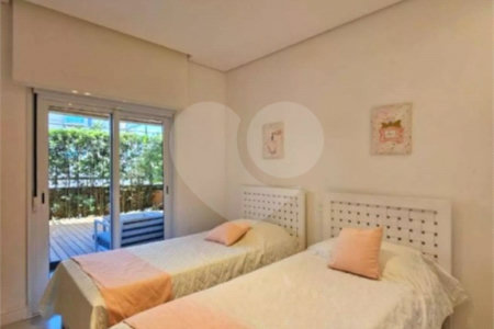 Apartamento à venda com 3 quartos, sendo 1 suíte, em Riviera de São Lourenço, Bertioga, SP