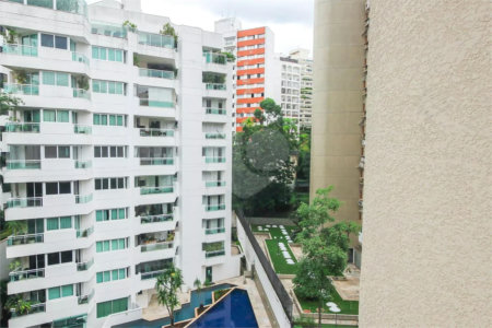 Apartamento à venda com 3 suítes em Real Parque, São Paulo, SP