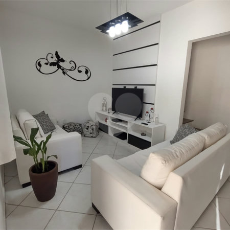 Casa à venda com 2 quartos no condomínio Karolyne, Votorantim - SP