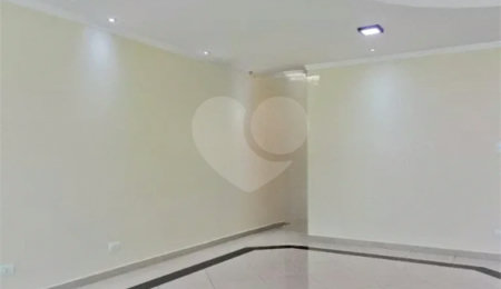 Sobrado à venda com 3 quartos, sendo 2 suítes, em Chácara Inglesa, São Paulo, SP
