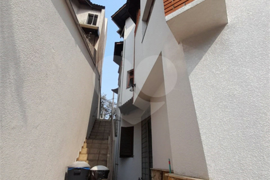 3 AMPLAS SUITES MAIS ECRITORIO MUITO VERDE E AMPLO QUINTAL