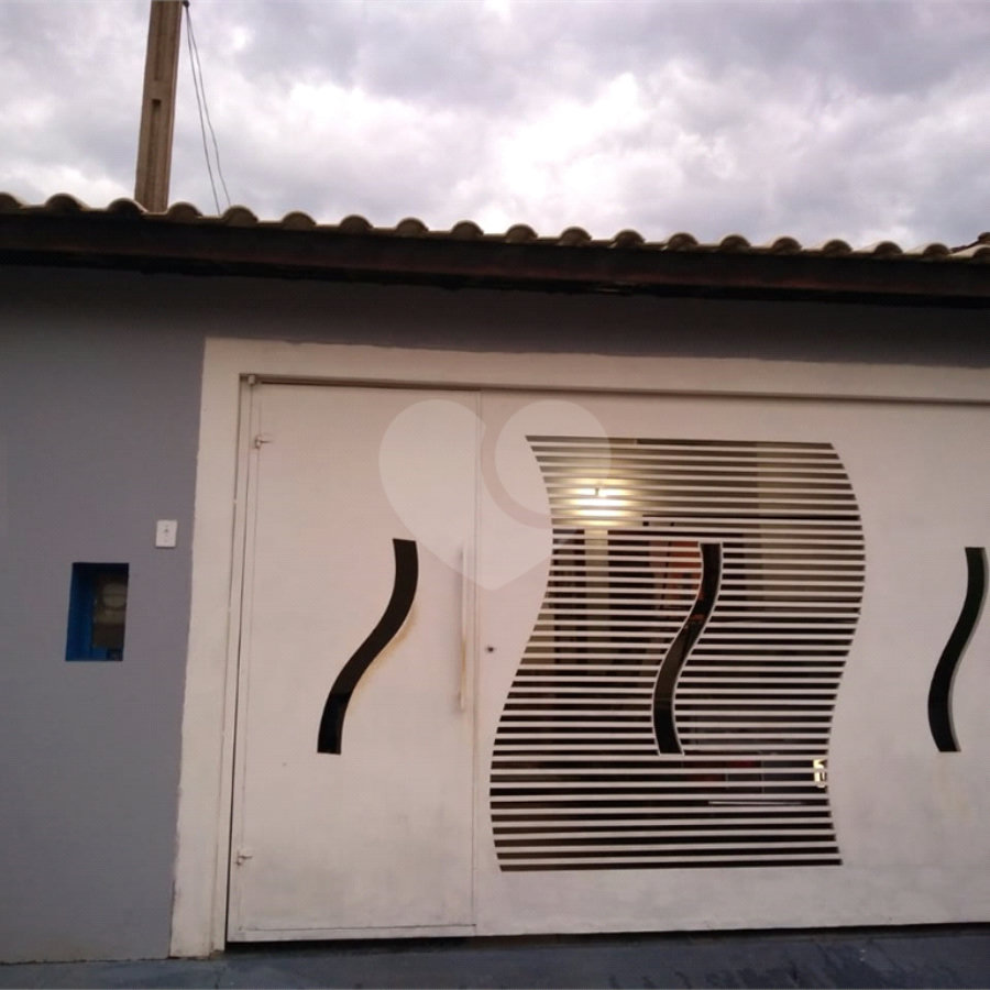 Casa térrea no Antenor Garcia.