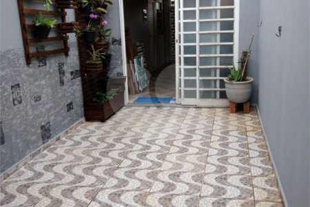 Casa térrea para venda ou locação no Jardim São Carlos V