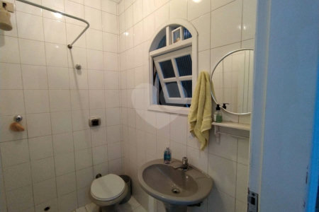 Sobrado à venda com 4 quartos, sendo 2 suítes, em Vila Paulicéia, São Paulo, SP