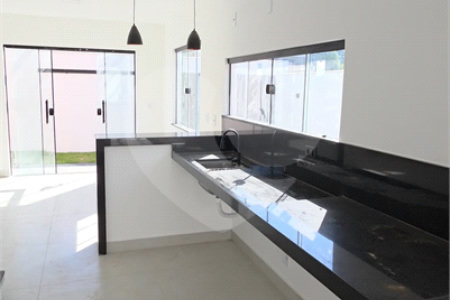 Casa à venda com 3 quartos, sendo 2 suítes, em Guriri, Cabo Frio, RJ