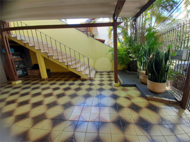 Sobrado à venda com 3 quartos em Vila Irmãos Arnoni, São Paulo, SP