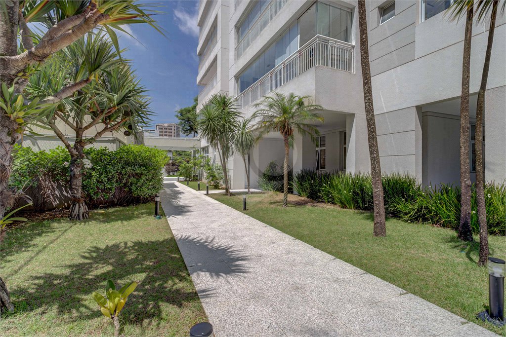 Apartamento à venda com 4 quartos, sendo 3 suítes, em Alto da Boa Vista, São Paulo, SP