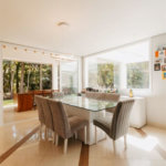 Casa à venda com 5 quartos, sendo 4 suítes, no condomínio Figueira Garden, Atibaia - SP