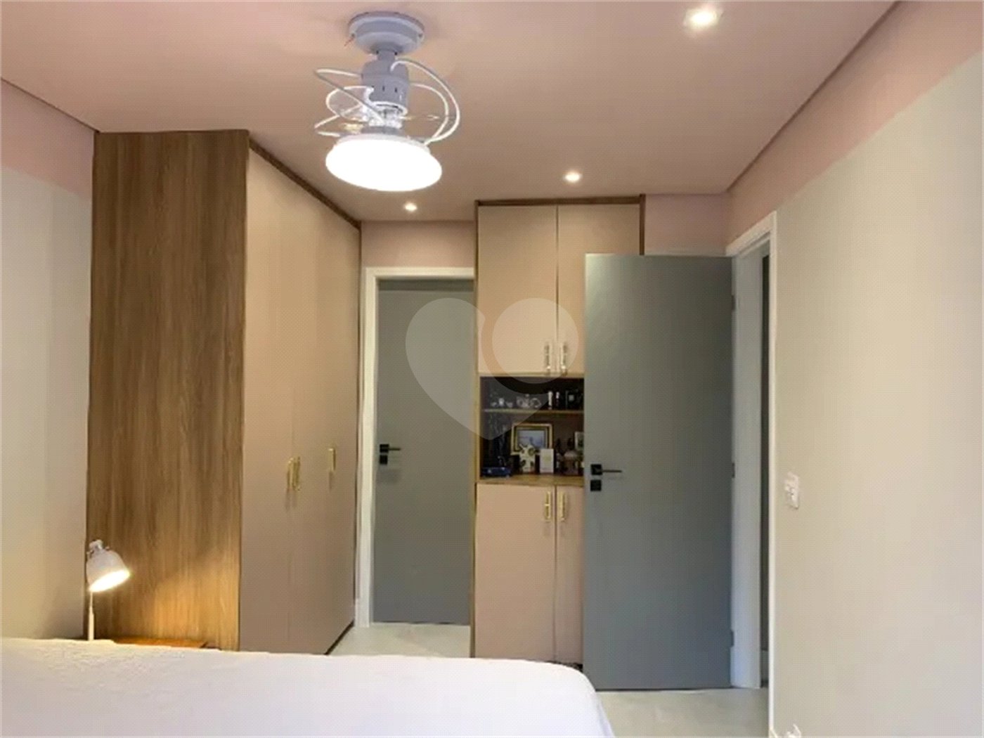 Apartamento à venda com 3 quartos, sendo 1 suíte, em Cidade São Francisco, São Paulo, SP