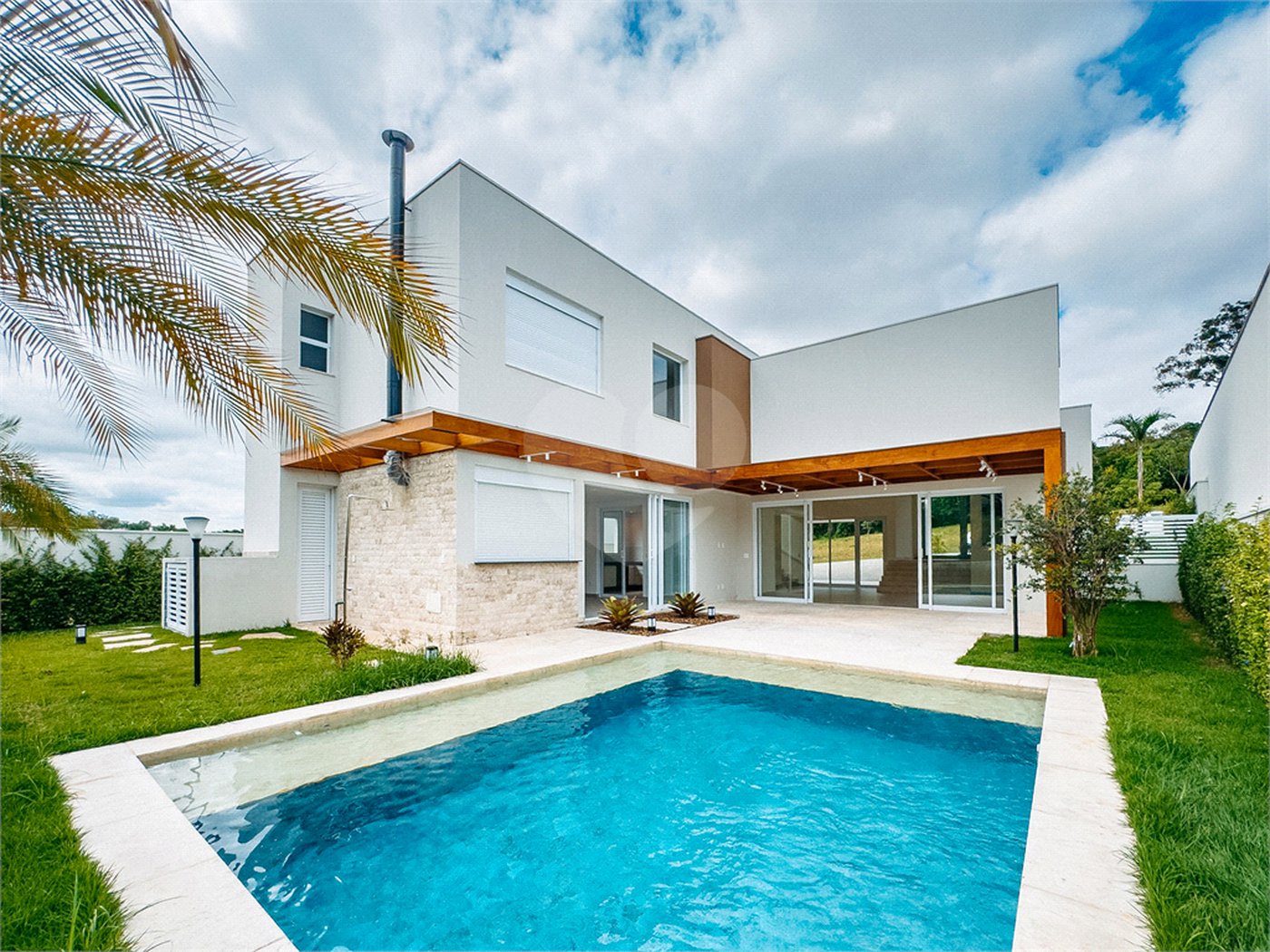 Casa à venda com 4 suítes no condomínio Villa dos Pinheiros, Indaiatuba - SP