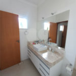 Casa à venda com 3 quartos, sendo 1 suíte, no condomínio São Domingos, Valinhos - SP