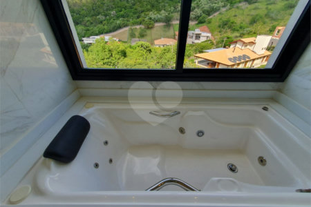 Casa à venda com 6 quartos, sendo 5 suítes, no condomínio Jardim Primavera, Louveira - SP