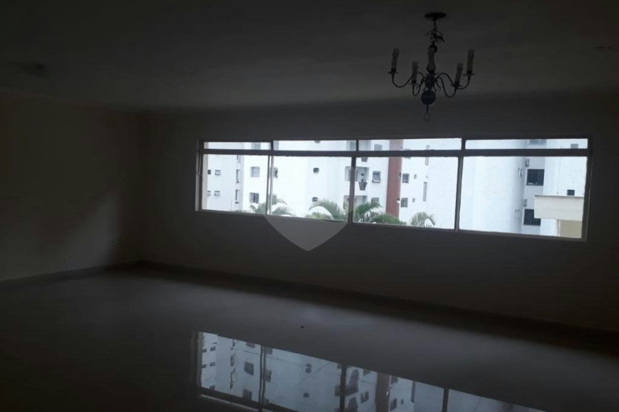 Casa à venda com 4 quartos, sendo 2 suítes, em Santana, São Paulo, SP