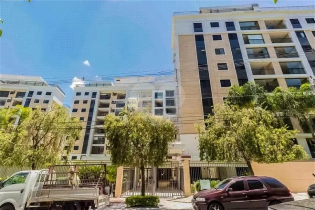 Apartamento à venda com 3 quartos, sendo 1 suíte,  em Cidade São Francisco, São Paulo, SP