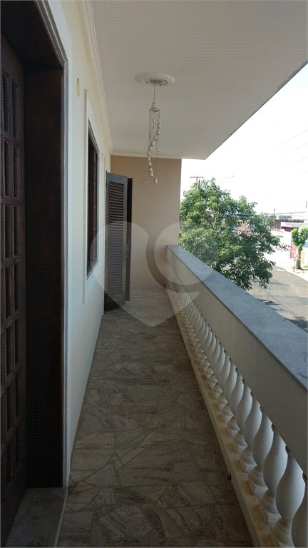 Sobrado com 4 dormitórios, sendo 1 suíte.