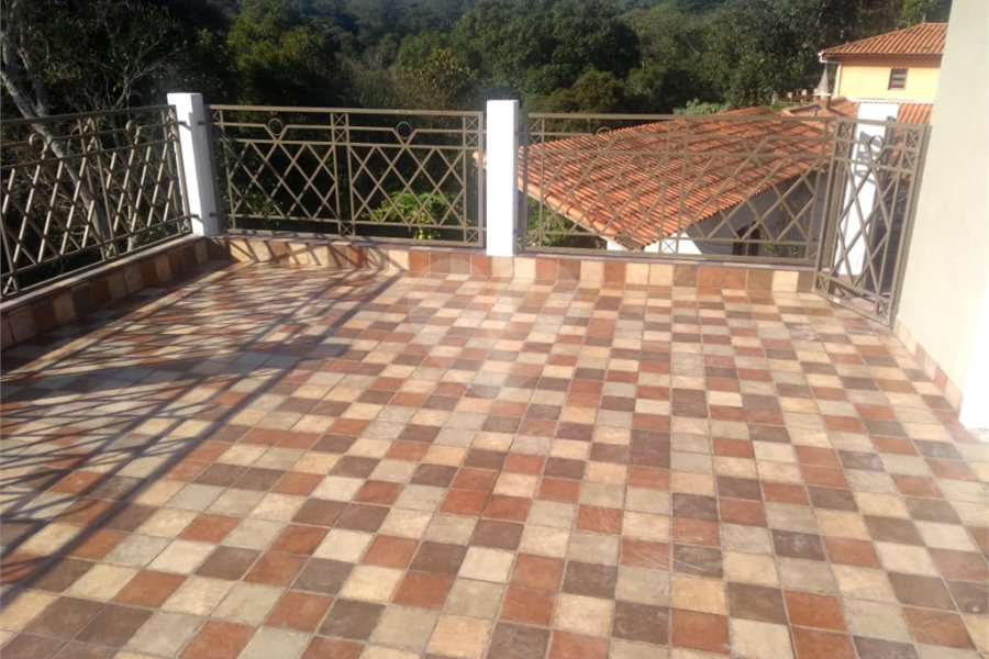 Casa à venda com 3 quartos, sendo 1 suíte, no condomínio Alpes de Mairiporã, Mairiporã - SP
