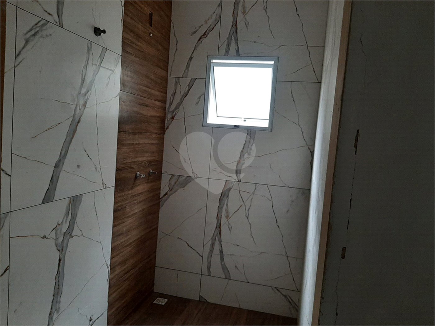 Casa à venda com 2 quartos, sendo 1 suíte, em Bosque dos Eucaliptos, São José dos Campos, SP