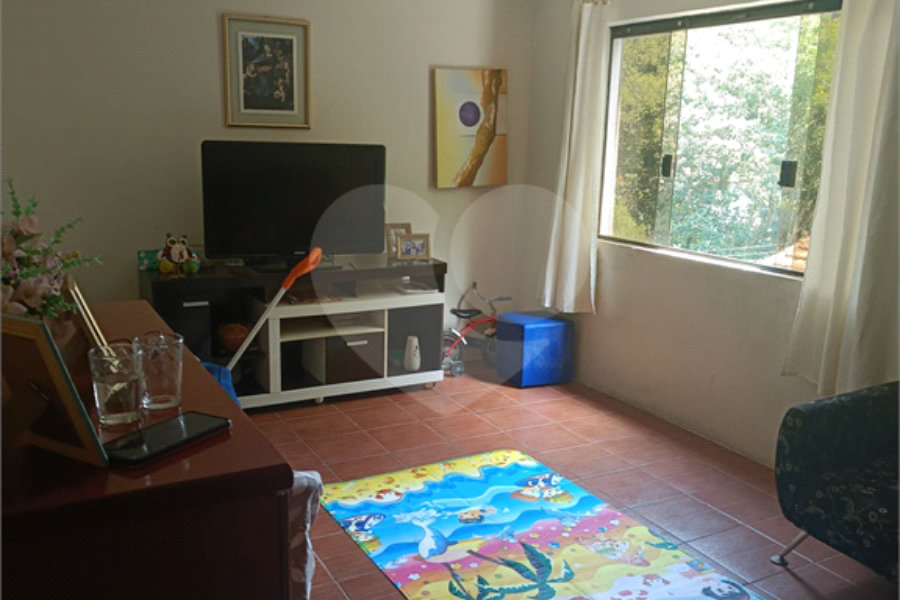 Casa à venda com 4 quartos, sendo 2 suítes, no condomínio Residencial Parque Cerros Verdes, Mairiporã - SP