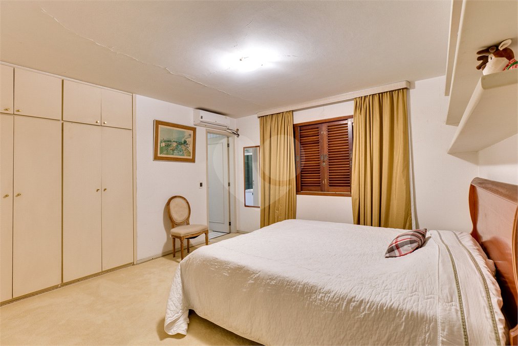 Sobrado à venda com 3 quartos, sendo 2 suítes,  em Alto da Boa Vista, São Paulo, SP