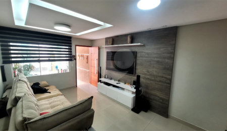 Sobrado à venda com 3 quartos, sendo 1 suíte,  em Vila Nivi, São Paulo, SP
