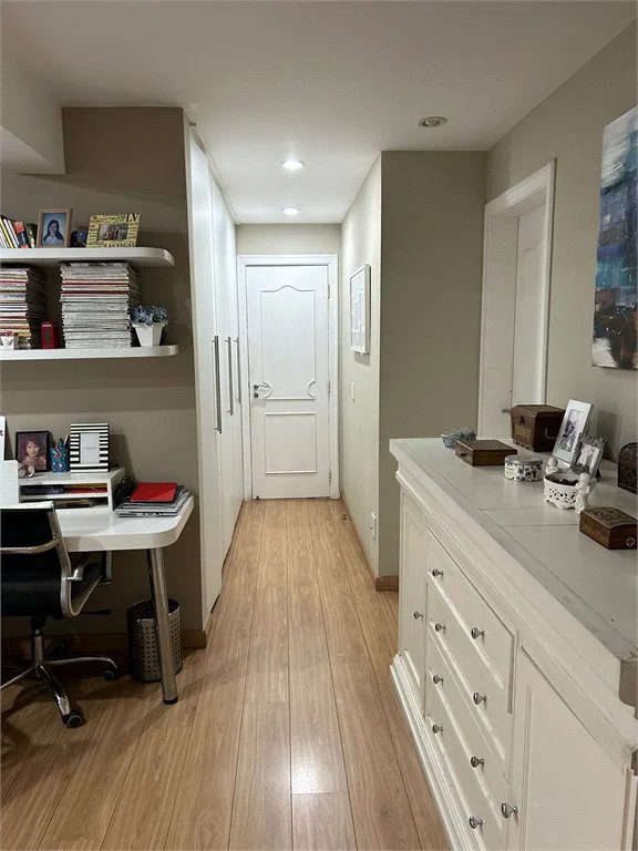 Apartamento à venda com 4 suítes em Real Parque, São Paulo, SP