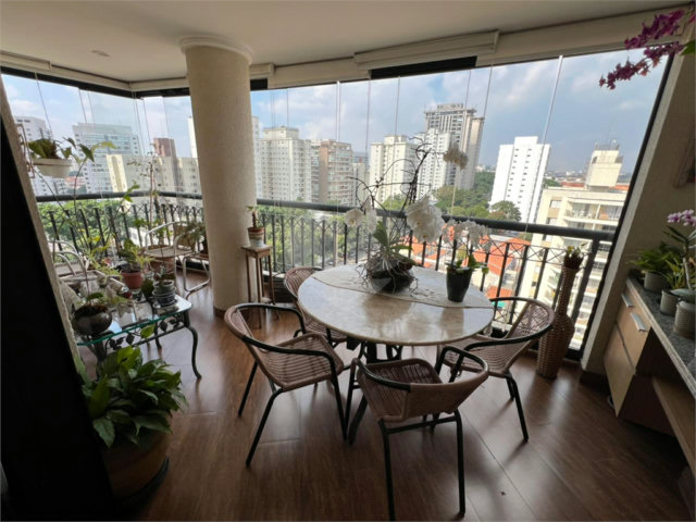 Apartamento à venda com 2 suítes em Campo Belo, São Paulo, SP