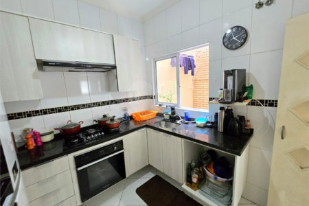 Casa à venda com 3 quartos, sendo 1 suíte, no condomínio Rafaela I, São Paulo - SP